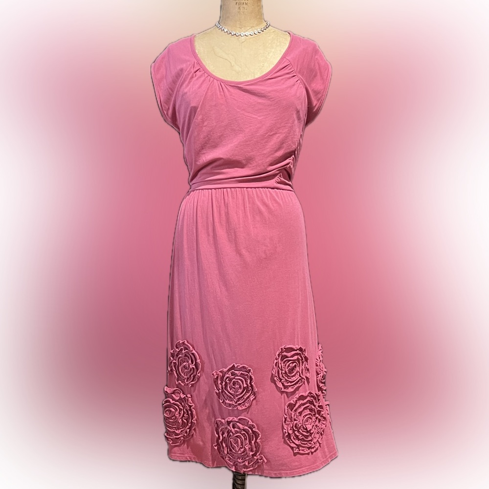 Garnet Hill scoop neck/cap sleeve jersey knit dress w/rose embellishments-EUC